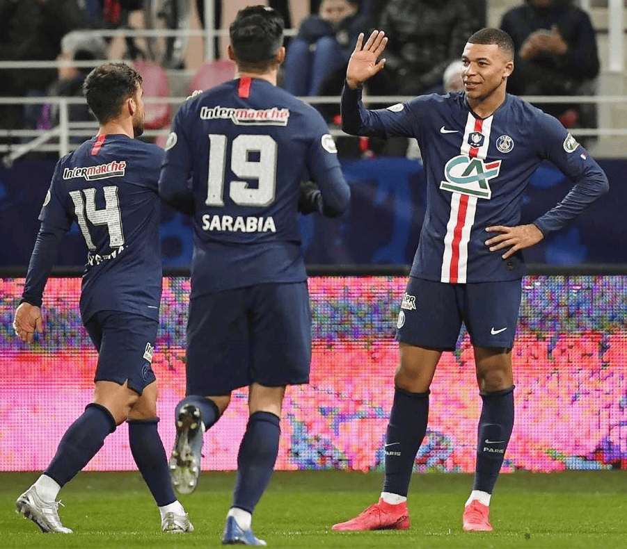 问鼎娱乐-包含赛地聚焦——法国杯转会期热度飙升，马赛伤情更新，引发热议，高层口径保持一致的词条