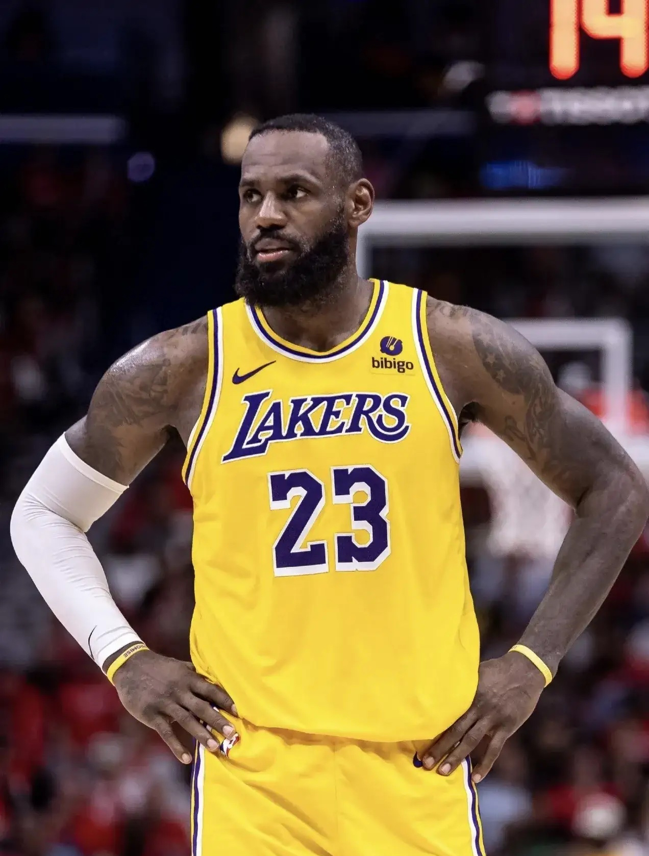 问鼎-詹姆斯赛事官方发布惊险取胜新规，湖人争议不断！的简单介绍